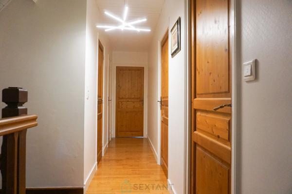 Charmante demeure Périgourdine nichée sur les hauteurs d'un village médieval.