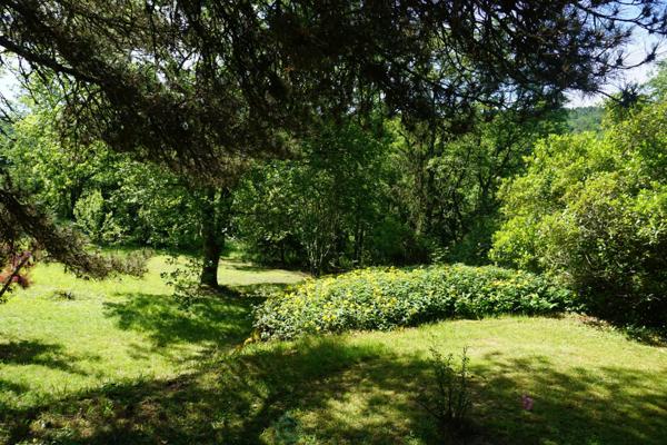 Charmante demeure Périgourdine nichée sur les hauteurs d'un village médieval.