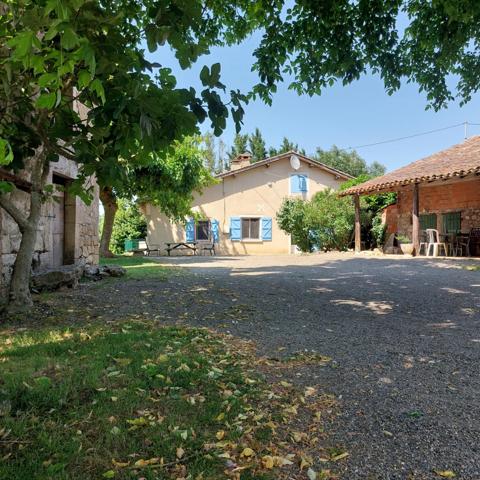 Maison à vendre 7 pièces VAISSAC (82), corps de ferme sur 26873m² de terrain avec box et nombreuses dépendances.