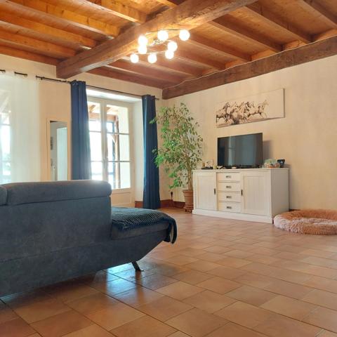 Maison à vendre 7 pièces VAISSAC (82), corps de ferme sur 26873m² de terrain avec box et nombreuses dépendances.