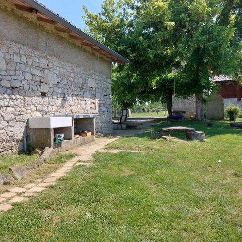 Maison à vendre 7 pièces VAISSAC (82), corps de ferme sur 26873m² de terrain avec box et nombreuses dépendances.
