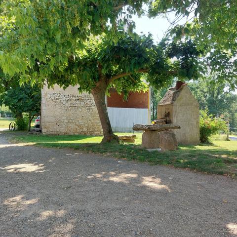 Maison à vendre 7 pièces VAISSAC (82), corps de ferme sur 26873m² de terrain avec box et nombreuses dépendances.