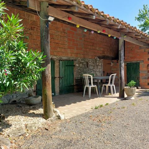 Maison à vendre 7 pièces VAISSAC (82), corps de ferme sur 26873m² de terrain avec box et nombreuses dépendances.