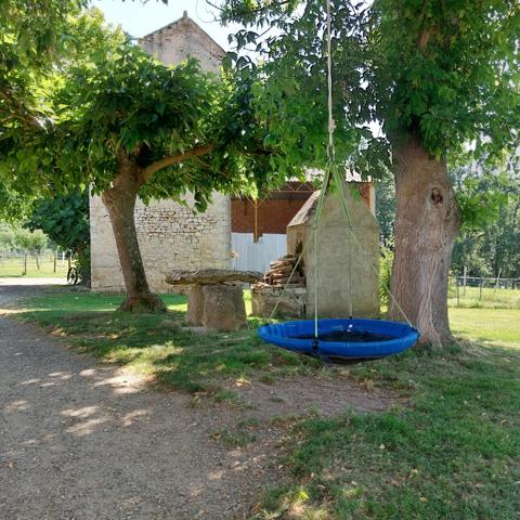 Maison à vendre 7 pièces VAISSAC (82), corps de ferme sur 26873m² de terrain avec box et nombreuses dépendances.