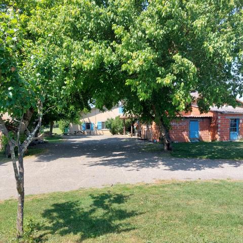 Maison à vendre 7 pièces VAISSAC (82), corps de ferme sur 26873m² de terrain avec box et nombreuses dépendances.