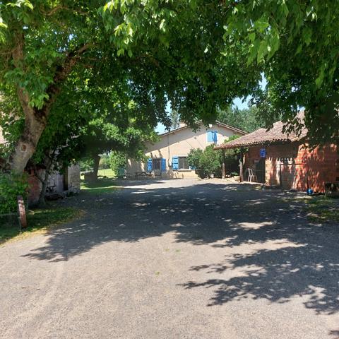 Maison à vendre 7 pièces VAISSAC (82), corps de ferme sur 26873m² de terrain avec box et nombreuses dépendances.
