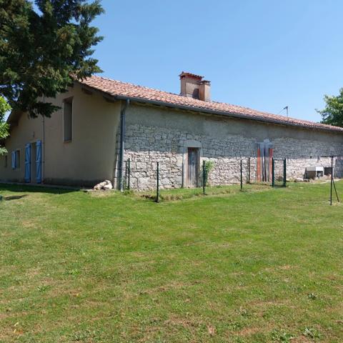 Maison à vendre 7 pièces VAISSAC (82), corps de ferme sur 26873m² de terrain avec box et nombreuses dépendances.