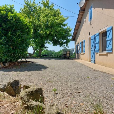 Maison à vendre 7 pièces VAISSAC (82), corps de ferme sur 26873m² de terrain avec box et nombreuses dépendances.