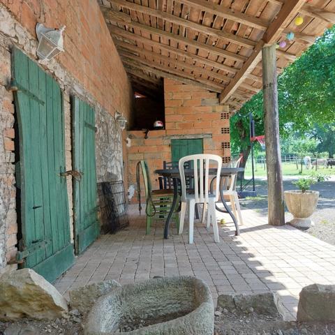 Maison à vendre 7 pièces VAISSAC (82), corps de ferme sur 26873m² de terrain avec box et nombreuses dépendances.
