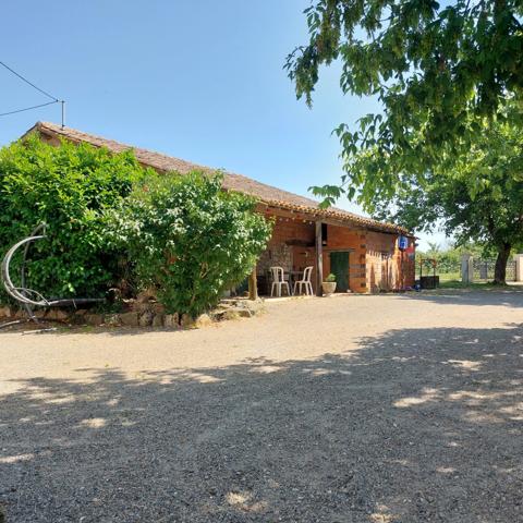 Maison à vendre 7 pièces VAISSAC (82), corps de ferme sur 26873m² de terrain avec box et nombreuses dépendances.