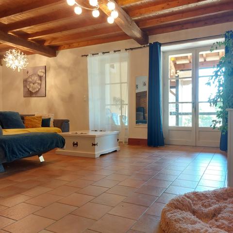 Maison à vendre 7 pièces VAISSAC (82), corps de ferme sur 26873m² de terrain avec box et nombreuses dépendances.