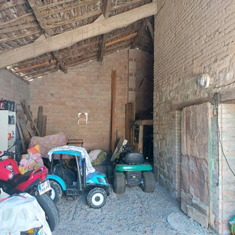 Maison à vendre 7 pièces VAISSAC (82), corps de ferme sur 26873m² de terrain avec box et nombreuses dépendances.