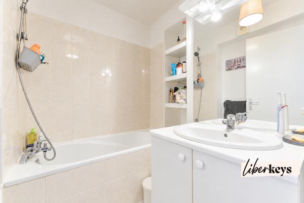 NANTES — DUPLEX INVERSÉ T3 EN DERNIER ÉTAGE AVEC TERRASSE ET PARKING PRIVÉ