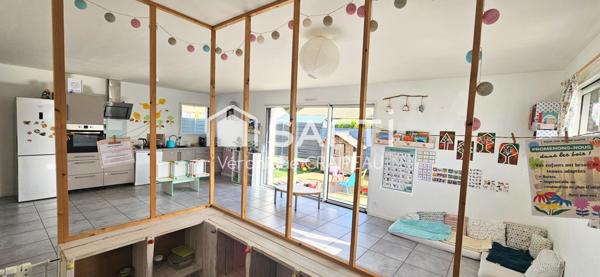 AUX NORMES PMR- SOUS GARANTIE DECENNALE, maison contemporaine de 90m² habitables récente avec 3 chambres, garage sur 446m² de parcelle