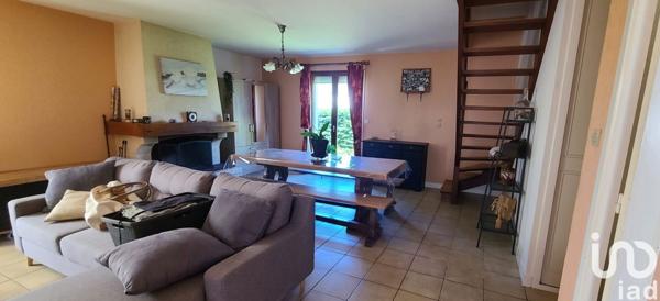 Maison 5 pièces de 107 m² à Port-en-Bessin-Huppain (14520)