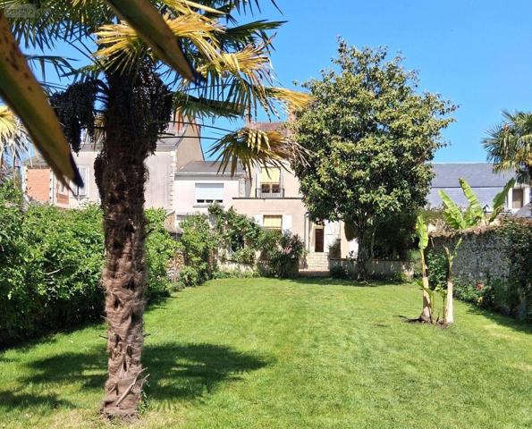 Maison de maître à vendre à La Flèche dans la Sarthe (72200), ref : 403   
la fleche