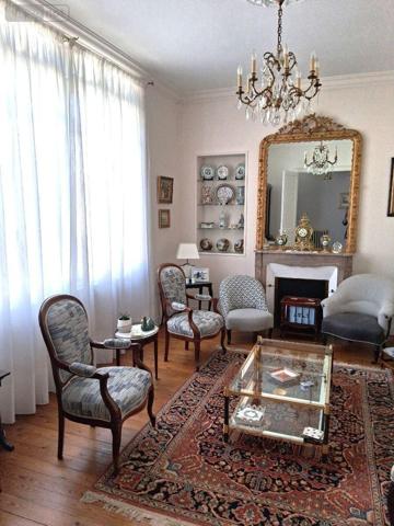 Maison de maître à vendre à La Flèche dans la Sarthe (72200), ref : 403   
la fleche