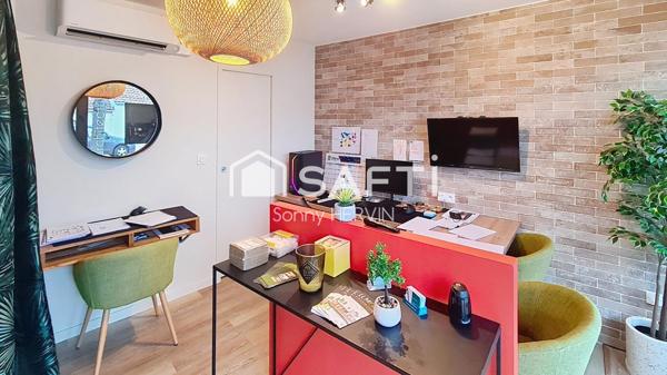 Local professionnel avec vitrine et cour – Centre de Talmont-Saint-Hilaire