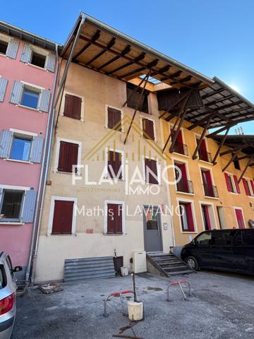 IMMEUBLE - 5 APPARTEMENTS - BOUTIQUE - PLATEAU/X Barcelonnette (04400)
