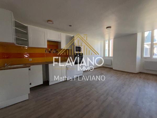 IMMEUBLE - 5 APPARTEMENTS - BOUTIQUE - PLATEAU/X Barcelonnette (04400)