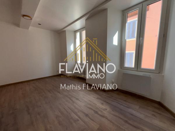 IMMEUBLE - 5 APPARTEMENTS - BOUTIQUE - PLATEAU/X Barcelonnette (04400)