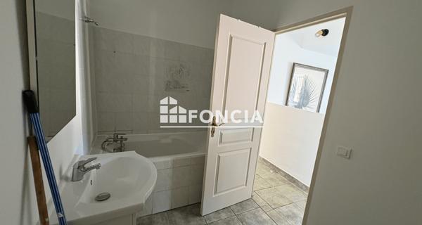 Location Appartement 3 pièces 56.49 m² - Nîmes 30000