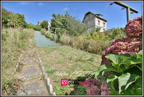 Maison de ville avec extérieur et bâtiment à 5min du centre ville