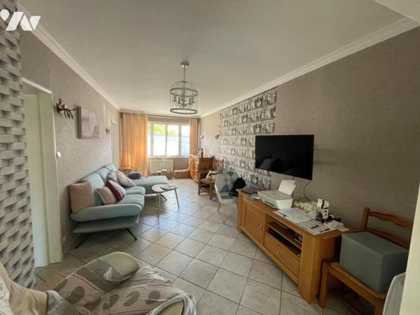 Maison semi mitoyenne grand jardin garage carport