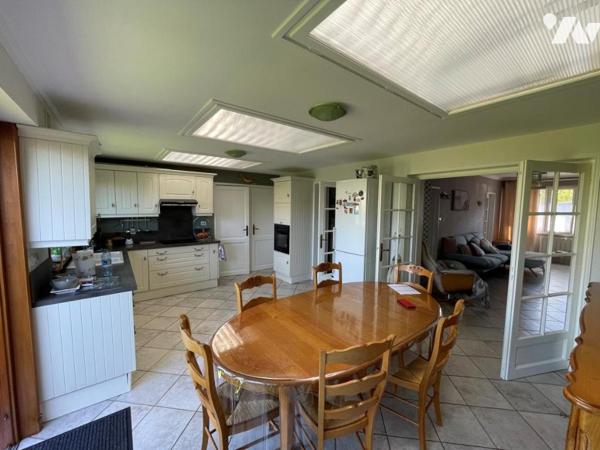 Maison semi mitoyenne grand jardin garage carport