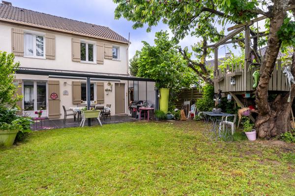 Maison Vaureal 6 pièce(s) 90 m2 avec 4 chambres, terrain et garage + 2 places de parking.