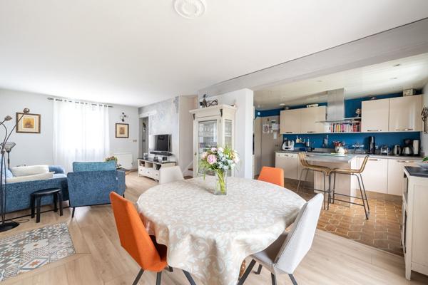 Maison Vaureal 6 pièce(s) 90 m2 avec 4 chambres, terrain et garage + 2 places de parking.