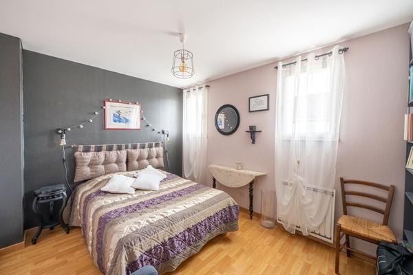 Maison Vaureal 6 pièce(s) 90 m2 avec 4 chambres, terrain et garage + 2 places de parking.