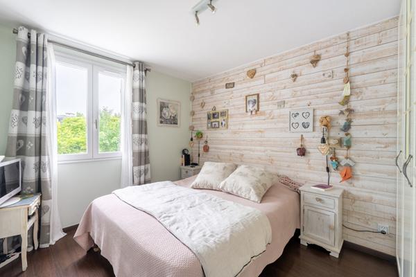 Maison Vaureal 6 pièce(s) 90 m2 avec 4 chambres, terrain et garage + 2 places de parking.