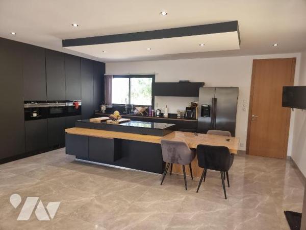 Maison contemporaine avec piscine, pool house et prestations de qualité ? Terrain de 1 750 m². ...