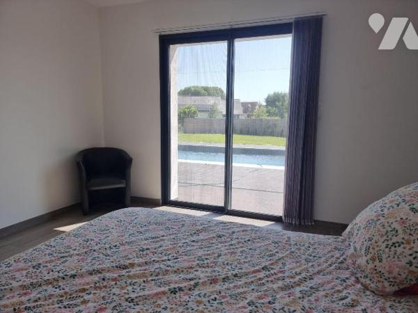 Maison contemporaine avec piscine, pool house et prestations de qualité ? Terrain de 1 750 m². ...