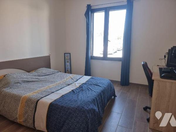 Maison contemporaine avec piscine, pool house et prestations de qualité ? Terrain de 1 750 m². ...