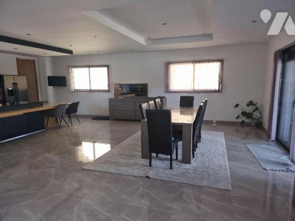 Maison contemporaine avec piscine, pool house et prestations de qualité ? Terrain de 1 750 m². ...