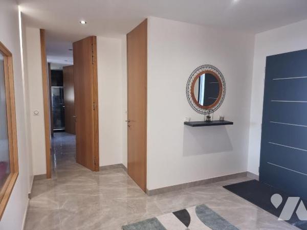 Maison contemporaine avec piscine, pool house et prestations de qualité ? Terrain de 1 750 m². ...