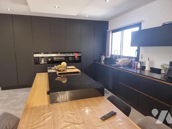 Maison contemporaine avec piscine, pool house et prestations de qualité ? Terrain de 1 750 m². ...