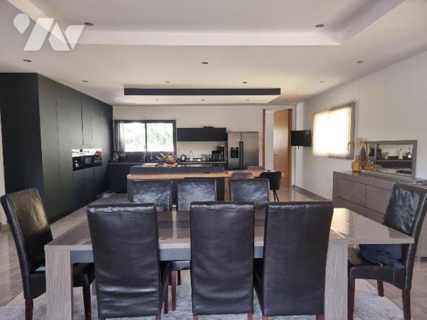 Maison contemporaine avec piscine, pool house et prestations de qualité ? Terrain de 1 750 m². ...