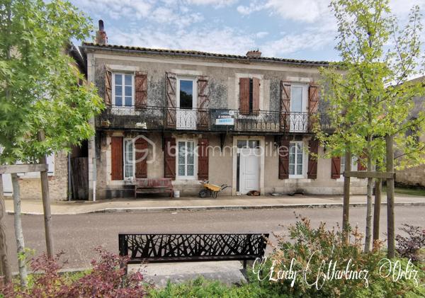 À seulement 2 km de Labastide-d'Armagnac, dans un environnement calme et agréable, venez découvrir cette authentique maison en pierre aux beaux volumes.
D’une surface d’environ 160 m², cette maison de caractère vous séduira par son cachet et sa luminosité.
Au rez-de-chaussée :
Vous profiterez d’un spacieux salon- séjour de 33 m², mettant en valeur un superbe mur en pierre apparente, un parquet en bois massif et une belle hauteur sous plafond de 2,80 m.
Dans son prolongement, une cuisine aménagée de plus de 17 m² avec arrière-cuisine de 6 m².
Une salle d’eau de plus de 5 m² ainsi que des toilettes indépendantes complètent ce niveau.
À l’étage :
Trois grandes chambres lumineuses ainsi qu’une vaste salle de bain d’environ 12 m² avec double vasque et parquet.
Au second niveau :
Une quatrième chambre offrant de multiples possibilités : chambre d’amis, salle de jeux ou espace bureau.
Extérieurs :
Un agréable petit extérieur avec barbecue en béton, idéal pour profiter des beaux jours en toute tranquillité.
Les + :
Maison en pierre pleine de charme
Beaux volumes et hauteur sous plafond
Poutres apparentes
Double vitrage PVC
Électricité refaite (2010-2011)
Toiture refaite en 2010
Fibre optique
Cave
Abri jardin faisant office d'atelier.
Taxe foncière : 550 €
À noter : Des travaux sont à prévoir, offrant un fort potentiel de personnalisation.
📍 Située dans un village paisible au cœur de l’Armagnac, cette maison est idéale pour une résidence principale, secondaire ou un projet locatif.
Contactez -moi dès maintenant pour organiser une visite ! 0784420905  l.martinezortiz@bskimmobilier.com