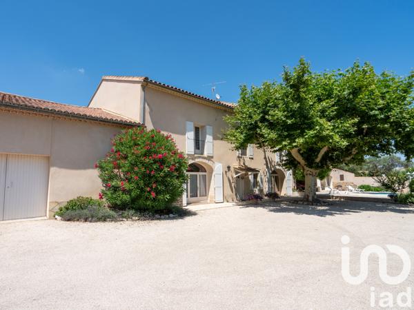Maison à vendre 10 pièces 479 m² Saint-Saturnin-lès-Avignon