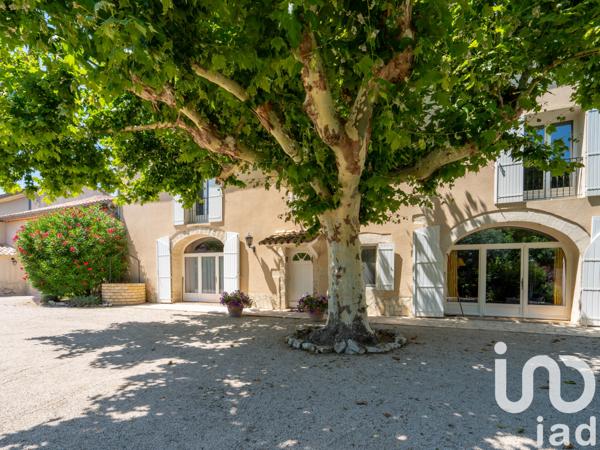 Maison à vendre 10 pièces 479 m² Saint-Saturnin-lès-Avignon