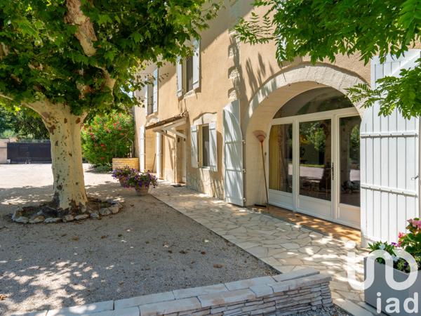 Maison à vendre 10 pièces 479 m² Saint-Saturnin-lès-Avignon