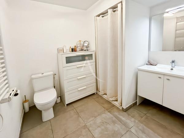 Appartement type 2 de 39 m2 , terrasse, et garage fermé à Marseille 13013