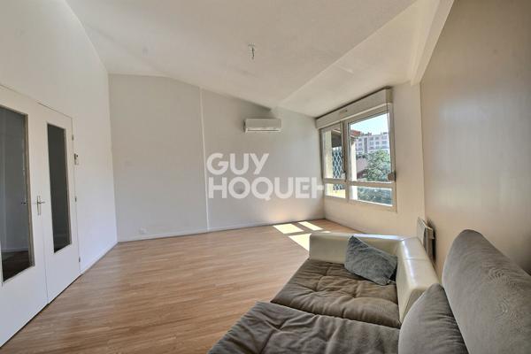 Lumineux T3 en dernier étage avec parking EN SUS + climatisation - Rénovation façade votée - Lyon 3ème