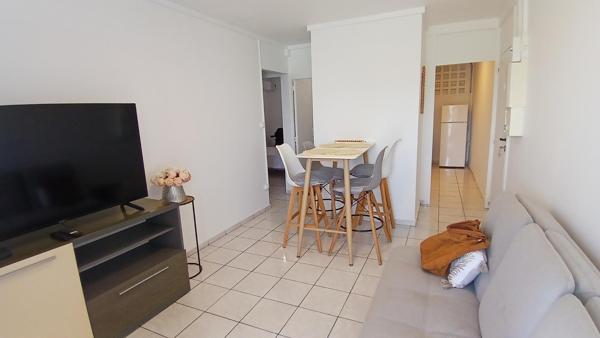 LES ABYMES-Le Raizet: Appartement rénové-Balcon terrasse-2 chambres climatisées