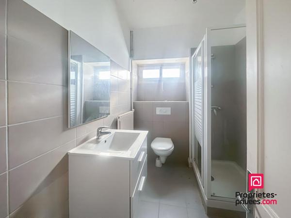 Maison Avallon proche gare 8 pièce(s) 203 m2