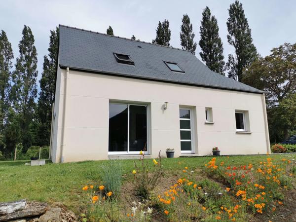 Maison contemporaine à Lanvallay