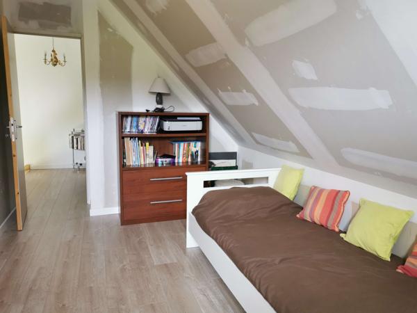 Maison contemporaine à Lanvallay